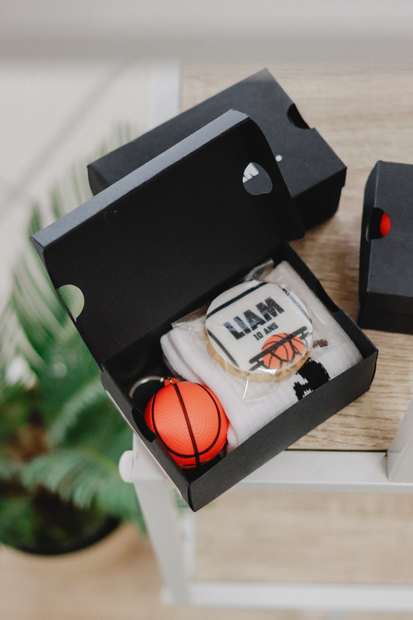 Mini Sneakers box